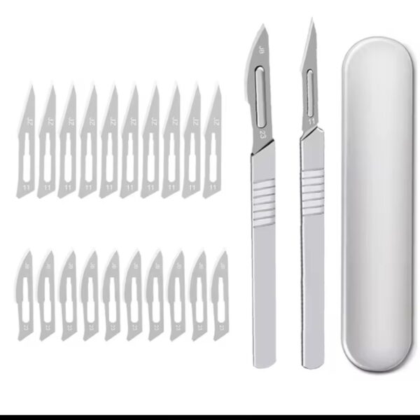 סט סקלפל כפול לפדיקור – 2 ידיות + 20 להבים (מס' 23 + מס' 11)