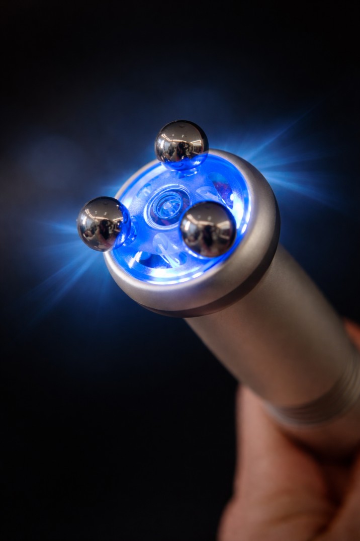 מכשיר פרימיום SKIN TRIX 360 – מערכת מקצועית למיצוק, הרמה וחידוש העור (RF + EMS) – תמונה 3