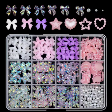 מארז קישוטי ציפורניים 3D פפיוני אורורה (Aurora), פסטל ולבבות פנינה טרנד הקוקט – 12 תאים