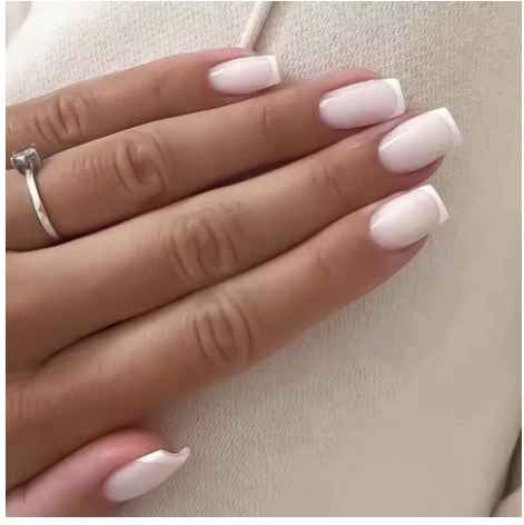 מארז 24 ציפורניים לידיים להדבקה ג'ל (Soft Gel) טיפסים כיסוי מלא צורת בלרינה מרובע קצר עיצוב פרנץ' חלבי (Milky)