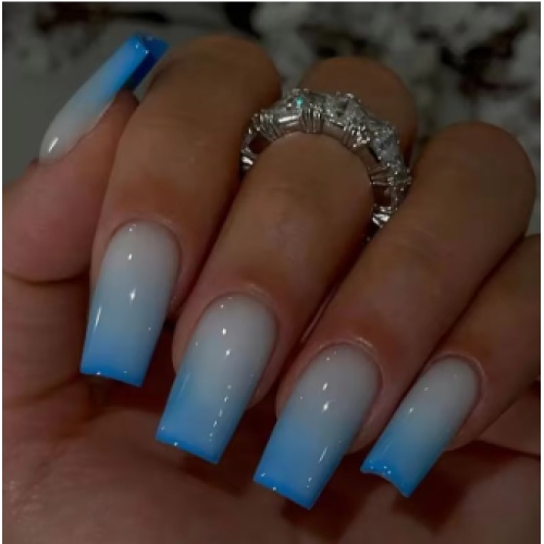 מארז 24 ציפורניים לידיים להדבקה ג'ל (Soft Gel) טיפסים כיסוי מלא אומברה תכלת חלבי – מרובע ארוך